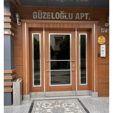 D-502 Apartman Kapıları